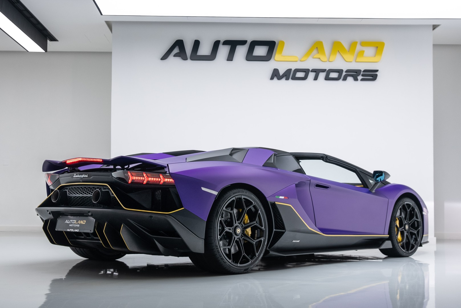 2022 LAMBORGHINI AVENTADOR ULTIMAE 01 OF 250. FULL CARBON